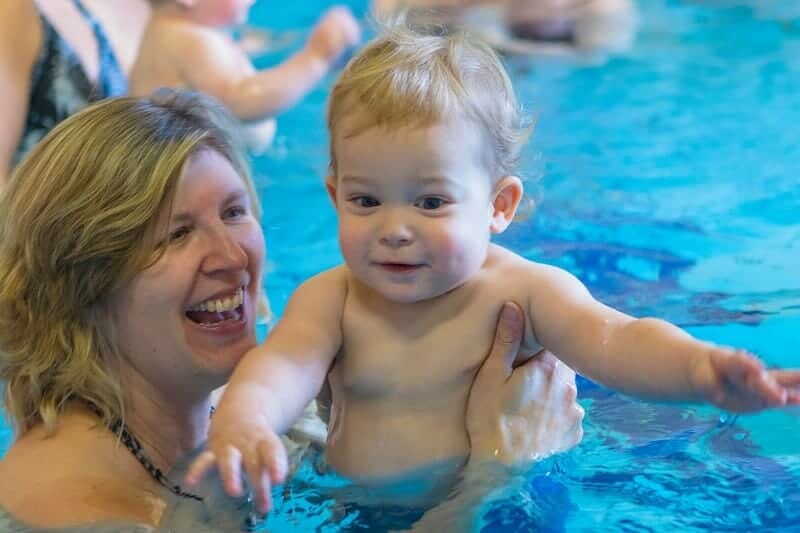 How to Teach a Child to Swim with Konfidence