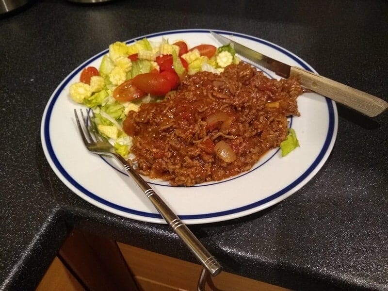 Slimming World Spaghetti Bolognese with salad