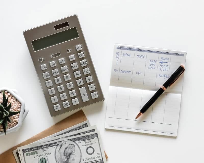 Household bills mount up and it can all be a little bit much at times. So, here are a few of the top ways to help you cut those household expenses.