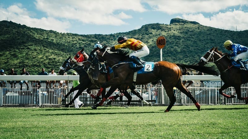 4 Ways to Look Your Best at the Races this Summer