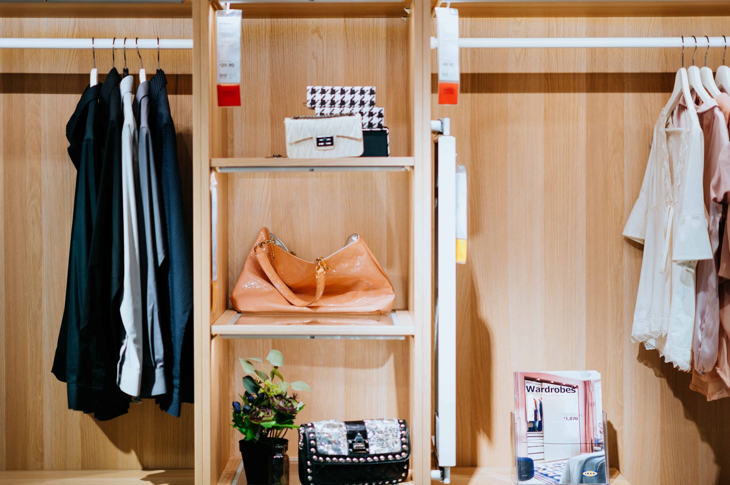 If you’re looking to add a pop of colour to your wardrobe without totally eliminating darker colours, the right accessories can help. Here, you’ll discover some of the best accessories to add colour to your wardrobe this season.