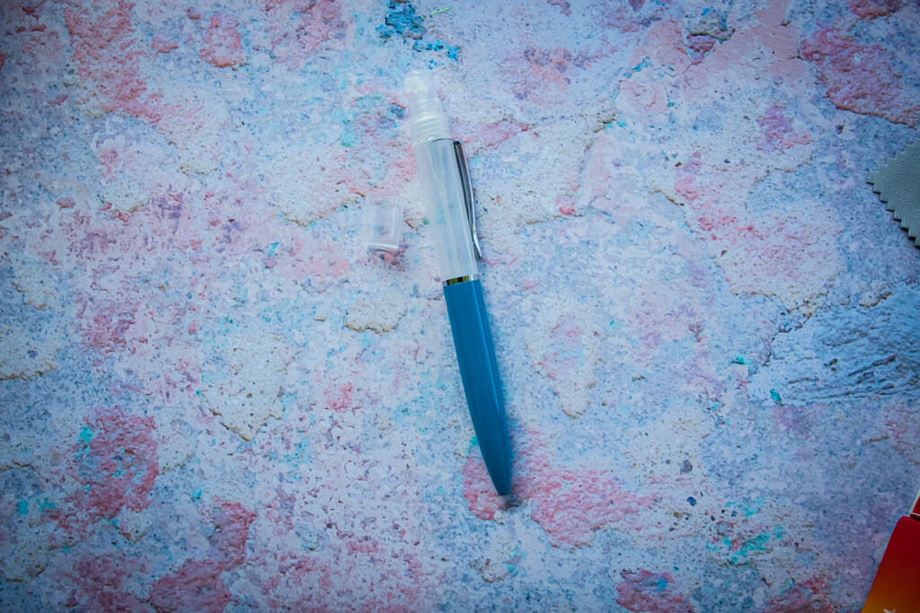 Write and spray pen.