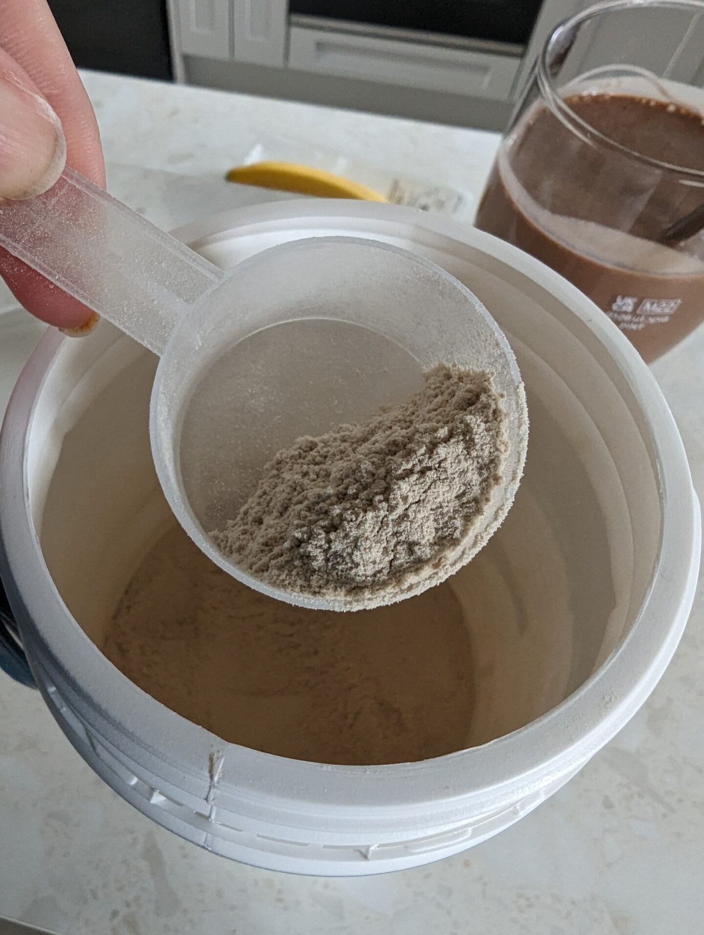 Showing the powder inside a scoop from the NutriKane R Optimal Regularity tub.